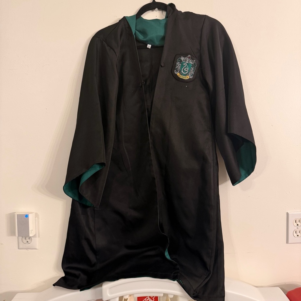 Harry Pottet Slytherin Black and Green Robe with Crest